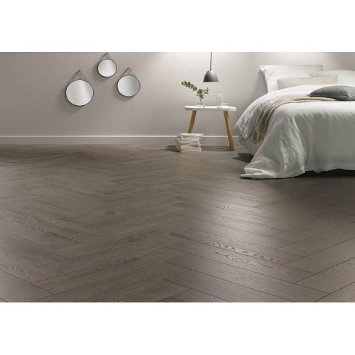 Laminatas eglute Alsaflooring Solid Plus Herringbone 542 12mm storio, tamsiai rudos spalvos, atsparus vandeniui