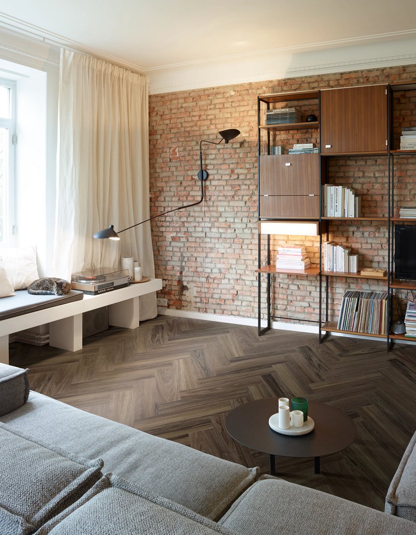 COREtec vinilinė grindų danga tamsiai rudos spalvos